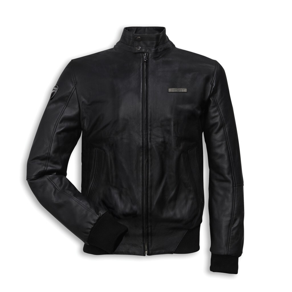 Bomber in pelle Ducati, con logo sul retro con applicazione in metallo (taglie  XS-3XL, 419 euro)